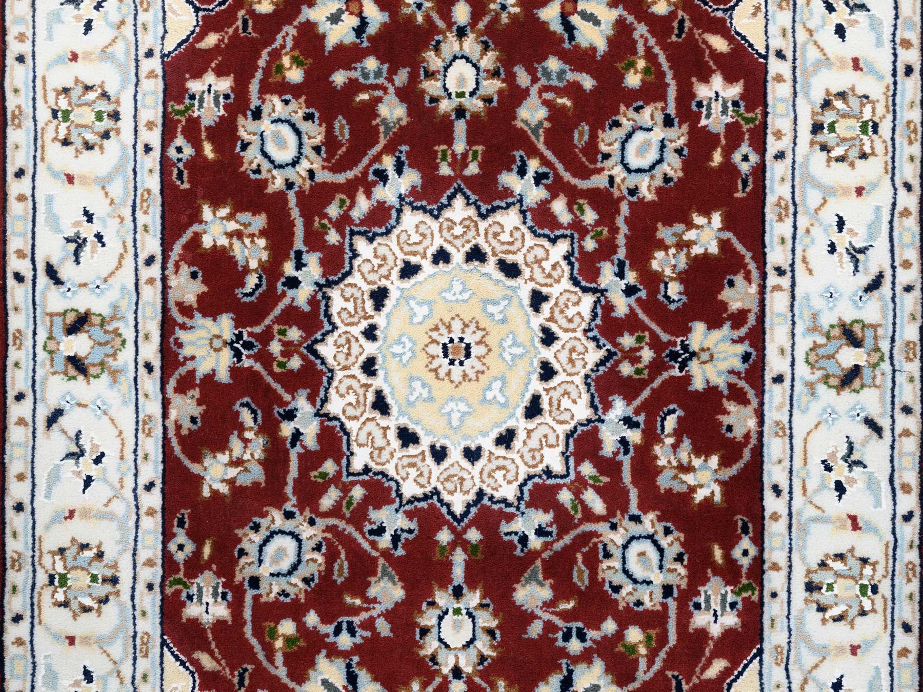 Traditional Rugs LUV570636